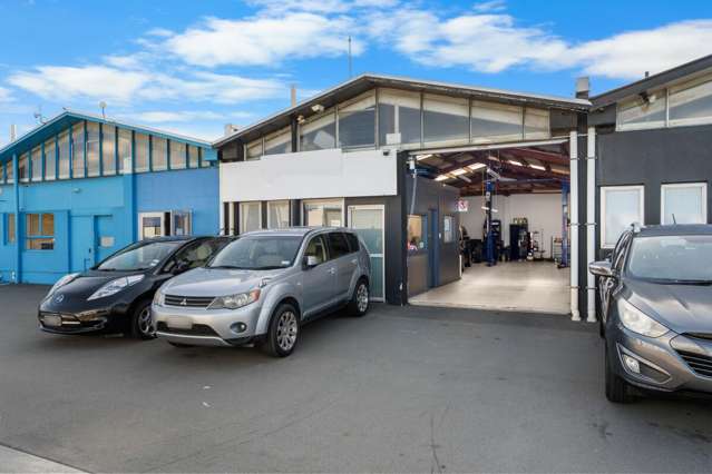 Tidy Entry Level Unit- Own & Occupy or Invest