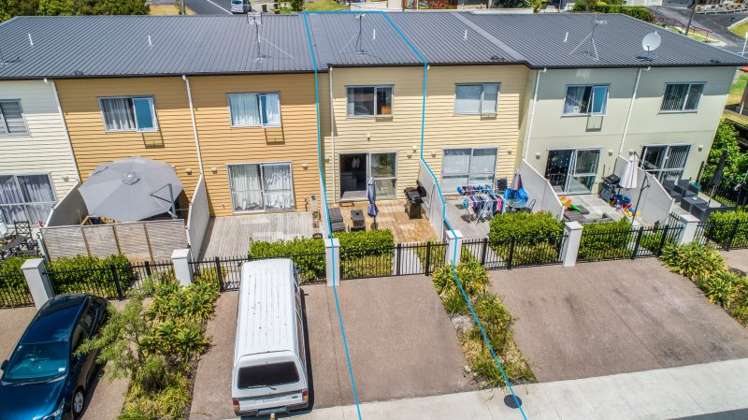 32/11 Ray Small Drive Papakura_12