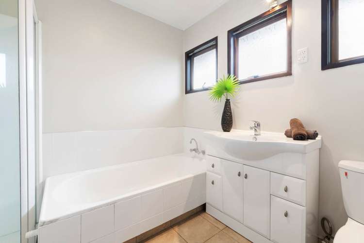 1/33 Oaktree Avenue Browns Bay_10