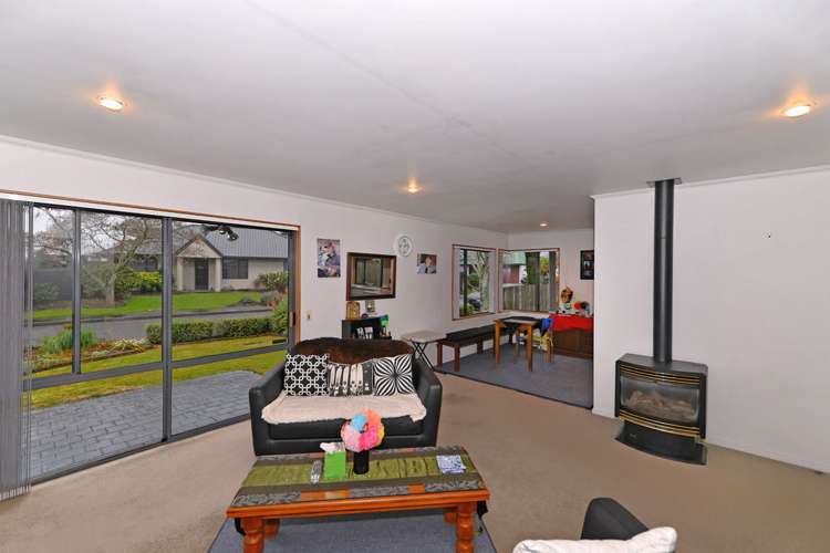 8 Kate Edgar Place Stoke_2