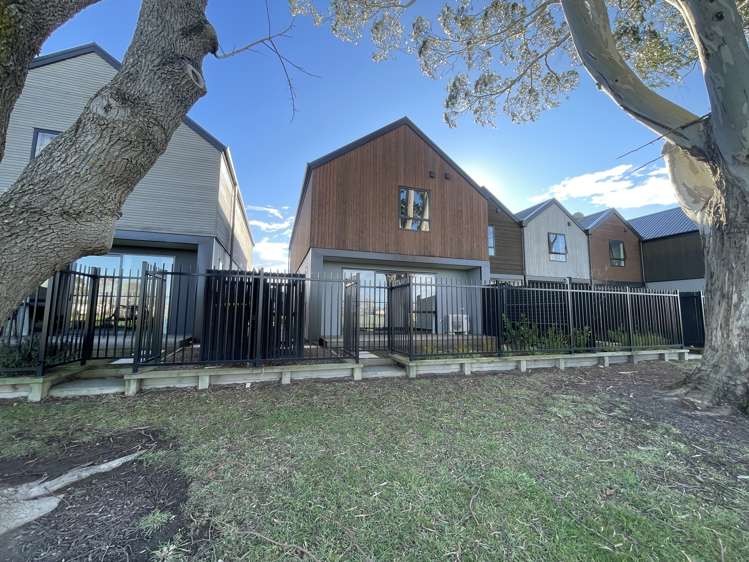 15 Malaga Crescent Harewood_13