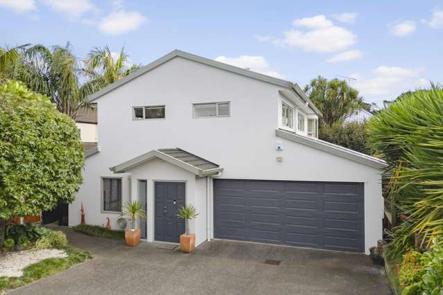 SPACIOUS FAMILY LIVING - PREMIUM STREET!