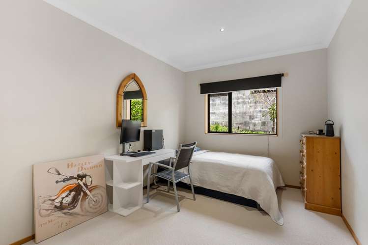 5 Ridgemount Rise Mangere Bridge_14