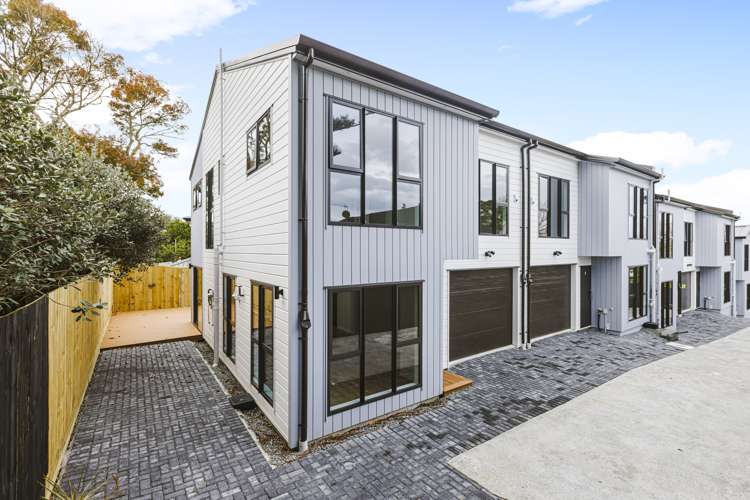 2/6 Portadown Avenue Pakuranga Heights_13