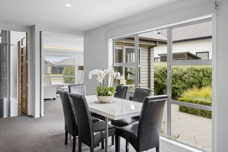 51 Vernon Drive Lincoln_9