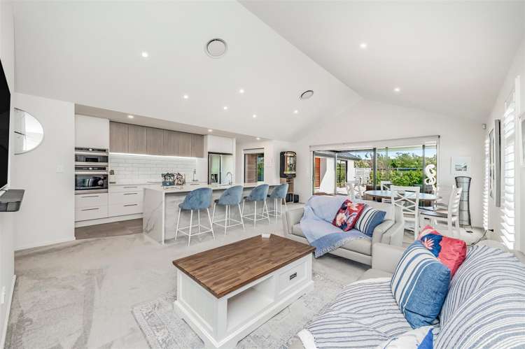 65 Southfield Drive Lincoln_5