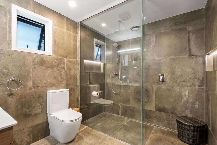 5 Riroriro Close Crofton Downs_13