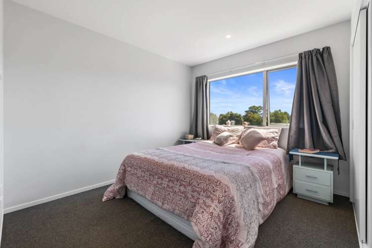 37/11 Ray Small Drive Papakura_10