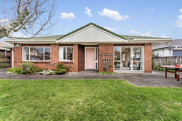 Sunny 3-Bed Ellerslie Standalone Beauty