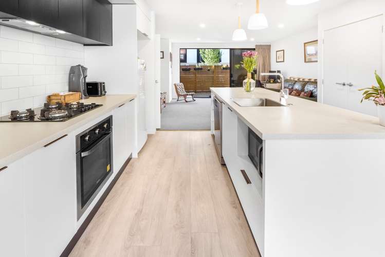 11/182 London Street Hamilton Central_3