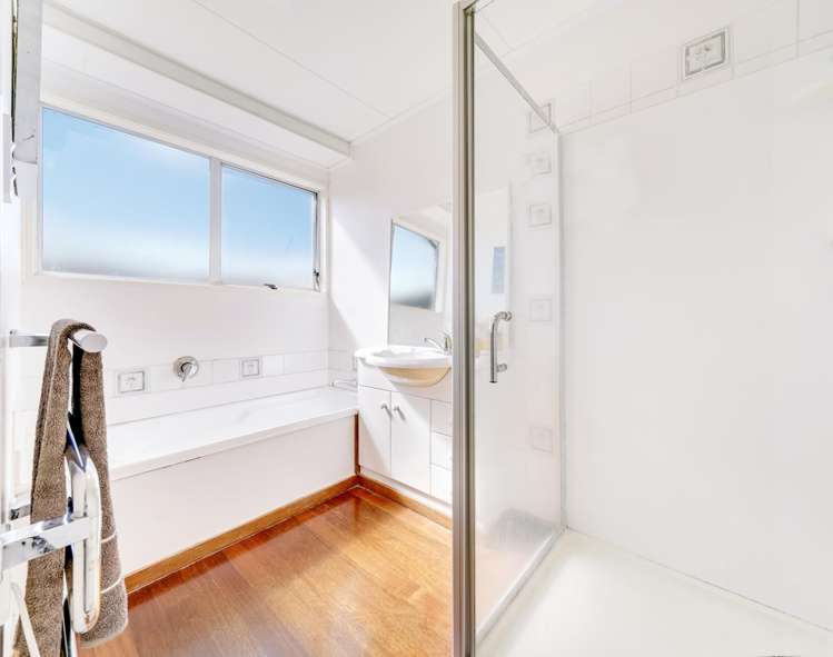 2 Lipton Grove Opaheke_8