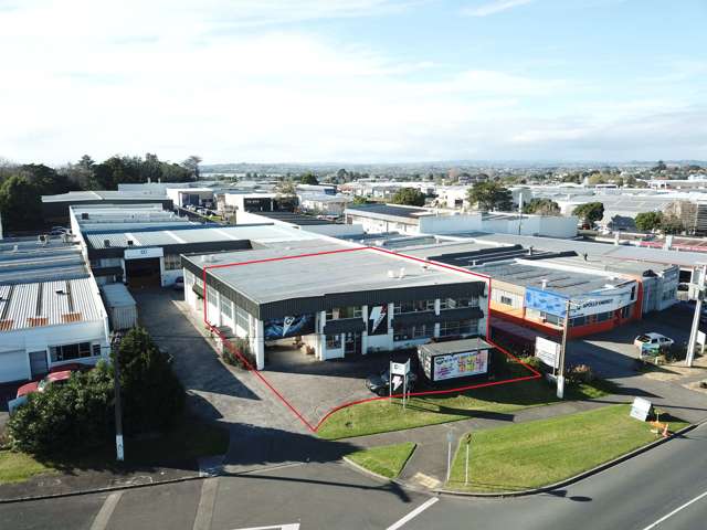 High-profile 476sqm warehouse on Morrin Road