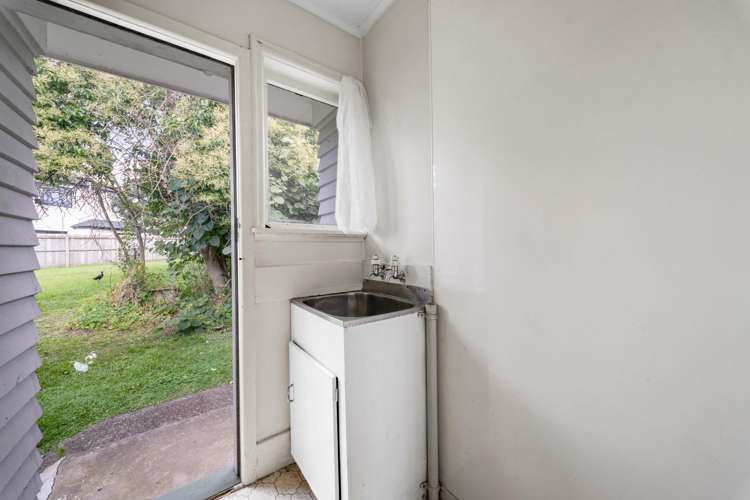 27 Reid Road New Lynn_11