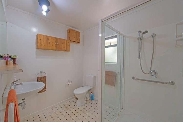 32 Victoria Road Onetangi_13