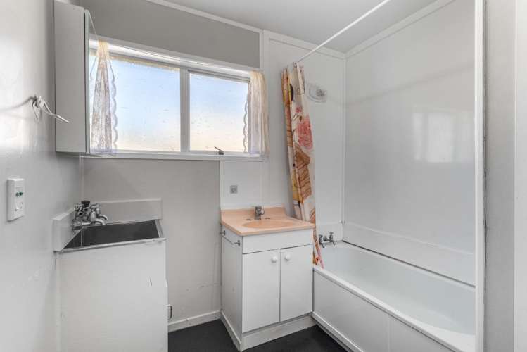 2/76 Millbrook Road 11401_8
