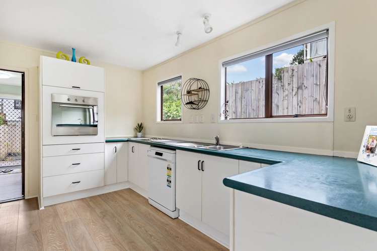 2/17 Lancelot Place Glenfield_6