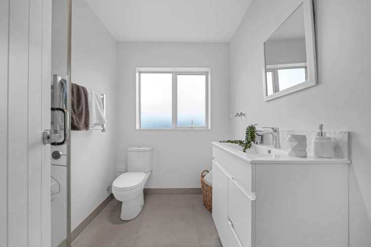 13A Gosford Drive Botany Downs_8