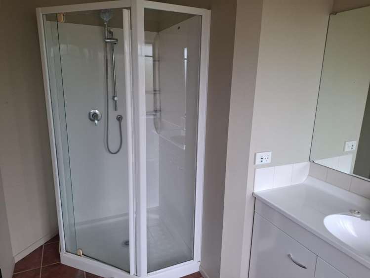 24 Oaklands Drive 11373_17