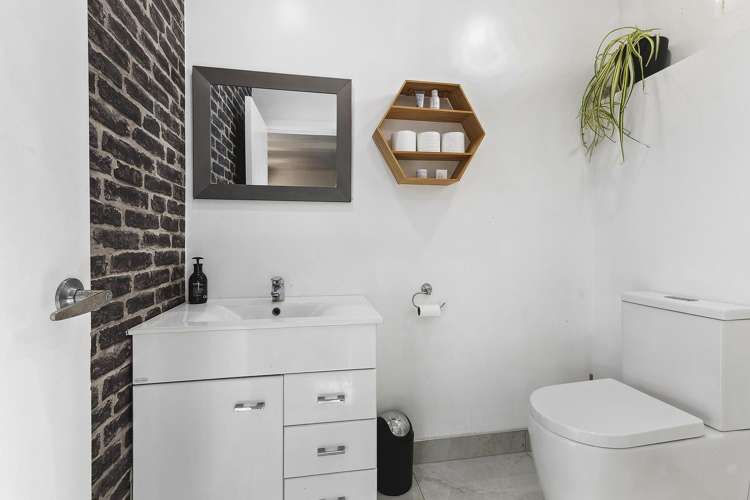 15 Brora Crescent Papakowhai_16