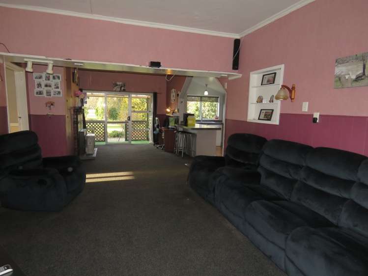 27 Chertsey Line Road Chertsey_8