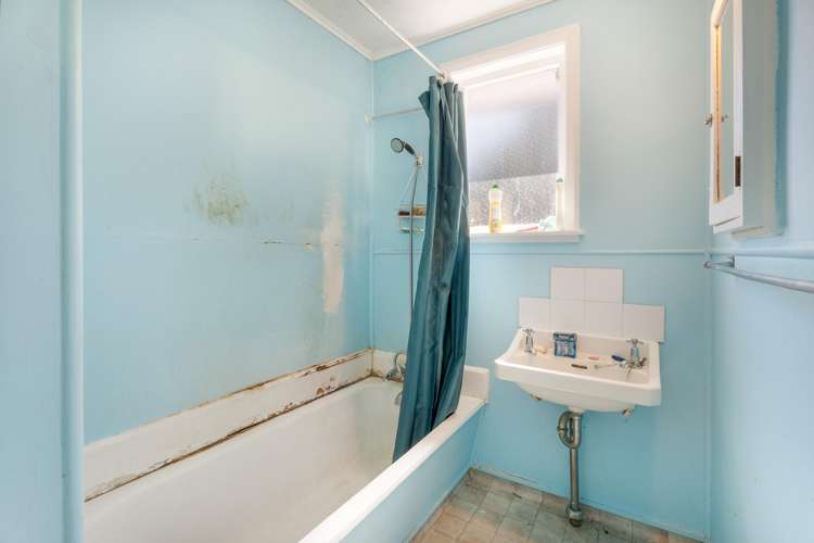 67 Gear Terrace Porirua East_11