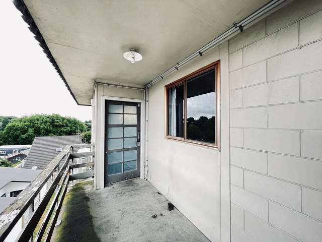 8 Anzac Parade Hamilton Central_1