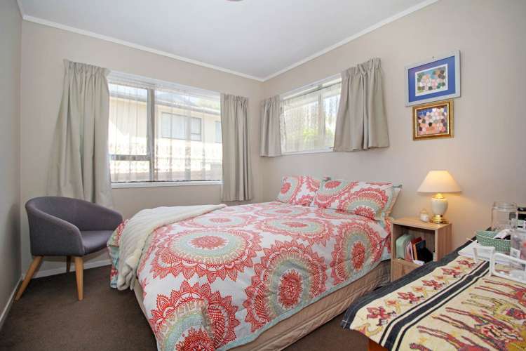 2/10 Sikkim Crescent Clover Park_10