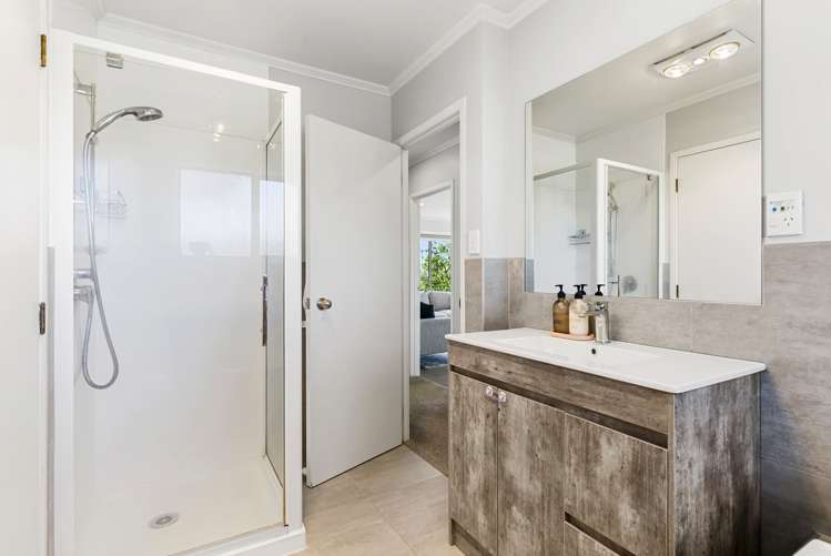 2/42 Raleigh Road Northcote_11