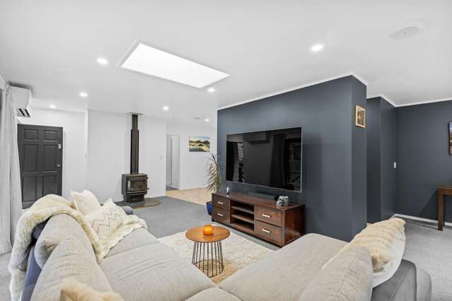 420 Scenic Drive Waiatarua_3