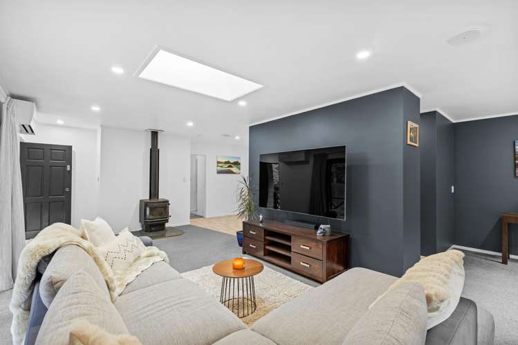 420 Scenic Drive Waiatarua_2