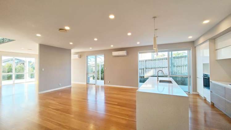 12 Fernhill Way Oteha_5
