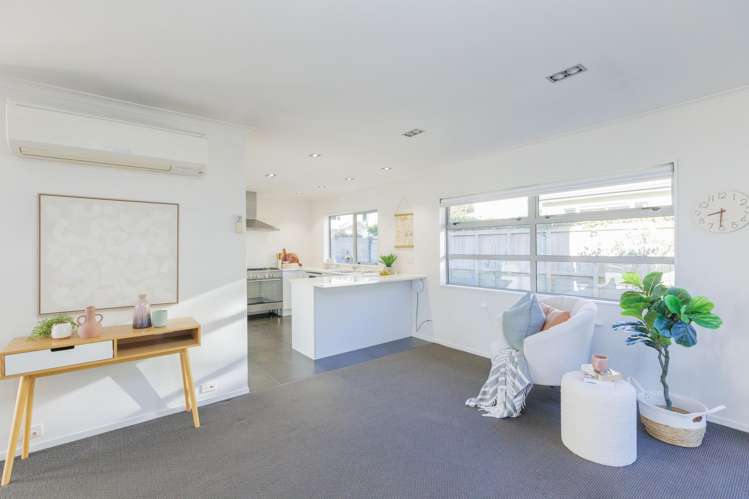 11 Yarnbrook Grove Churton Park_4