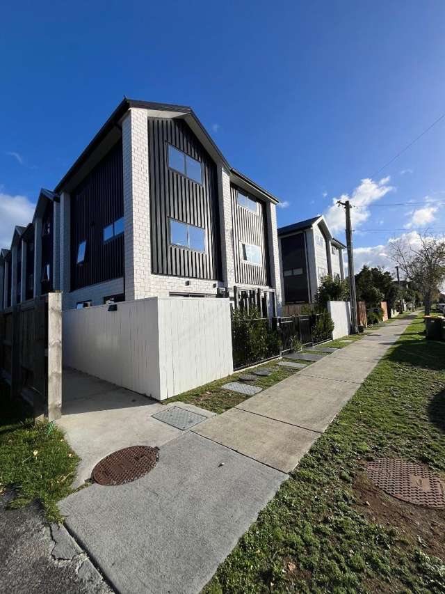 2 Bedroom 2 Bathroom townhouse
