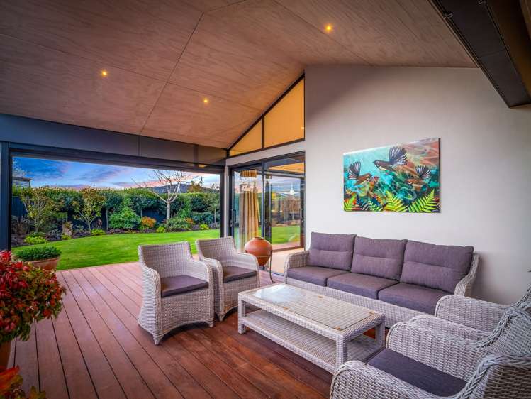 24 Carnaveron Drive Lincoln_15