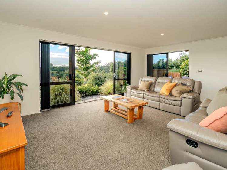 6 Riverbank Drive_3