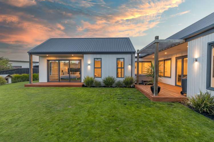 32 Carnaveron Drive Lincoln_12