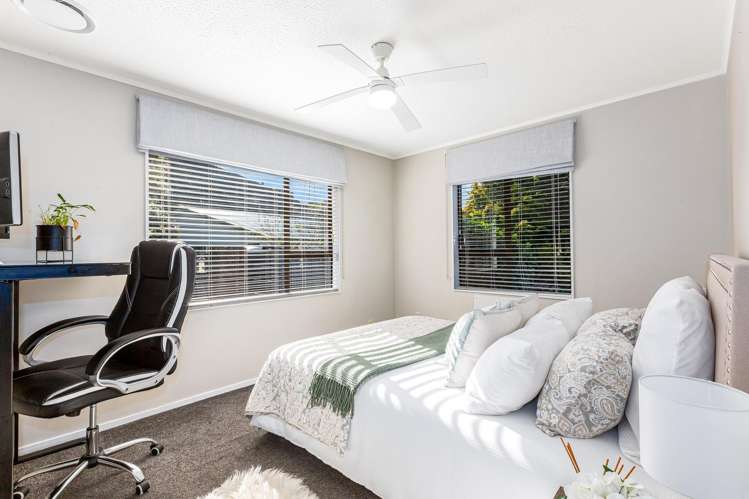 55 Larchmont Grove Totara Park_17