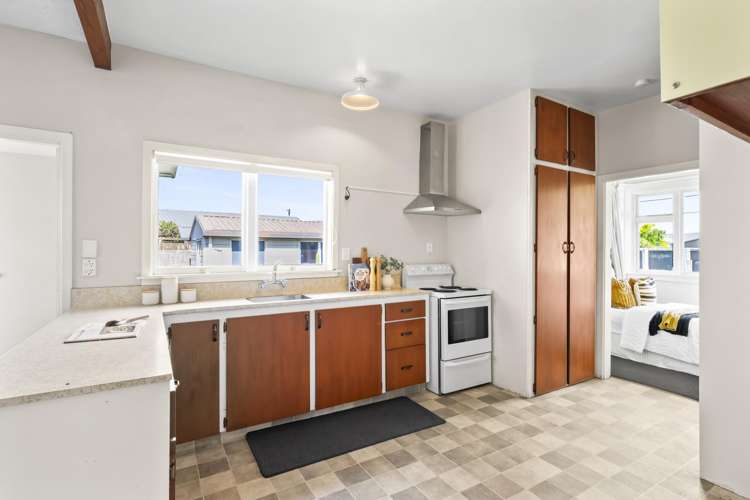 66 Bassett Street Burwood_2