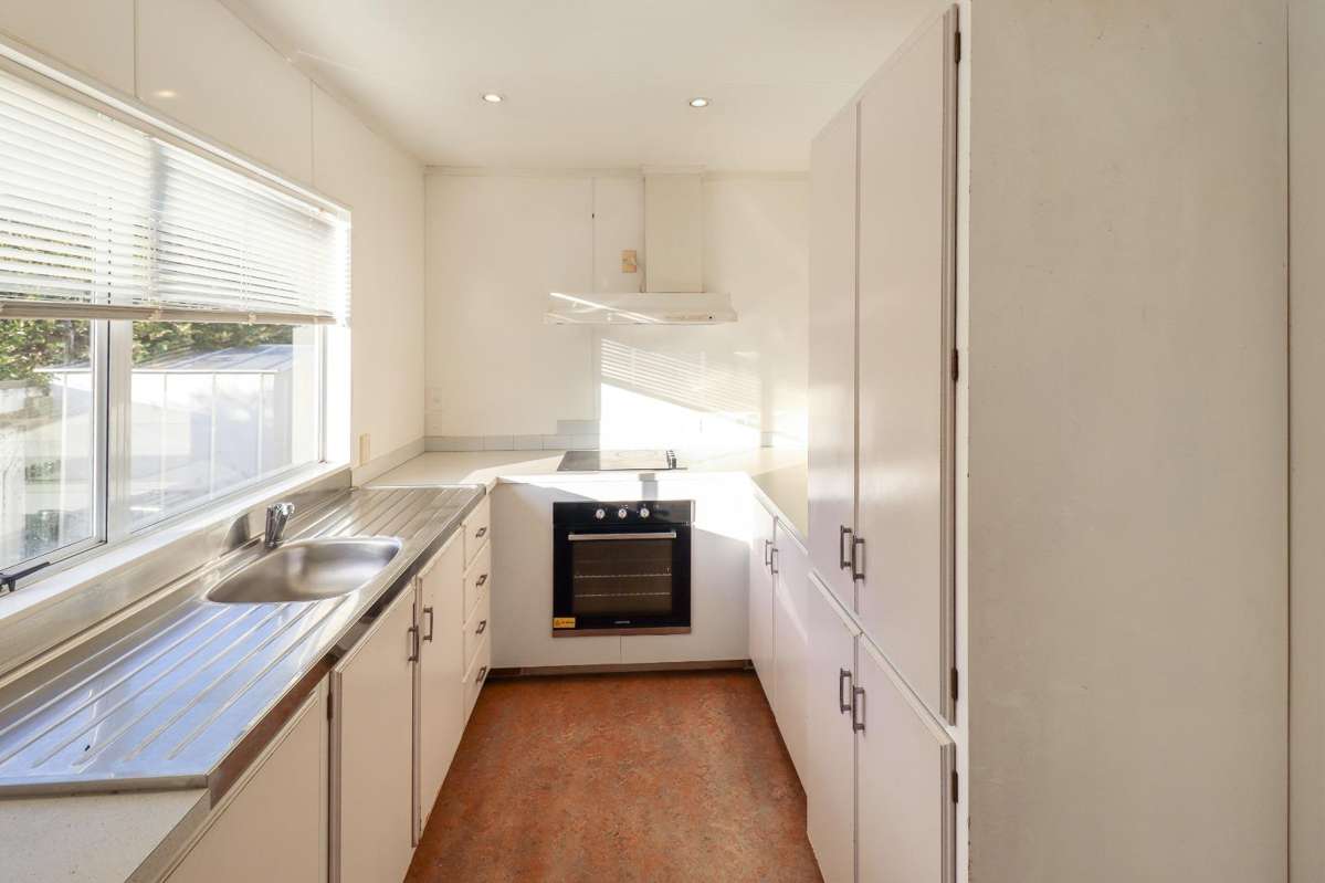 2 Bedroom, Naenae 5