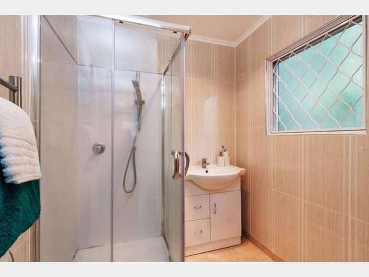 2/2 Pine Street New Lynn_7