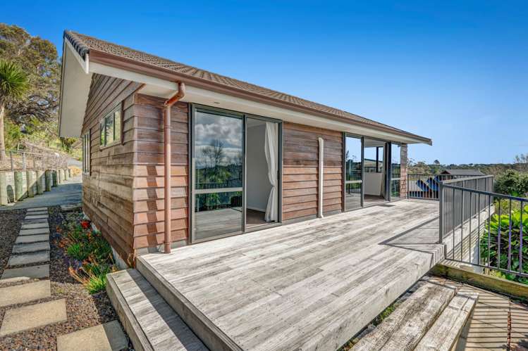 20 Roberts Road Matakatia Bay_19