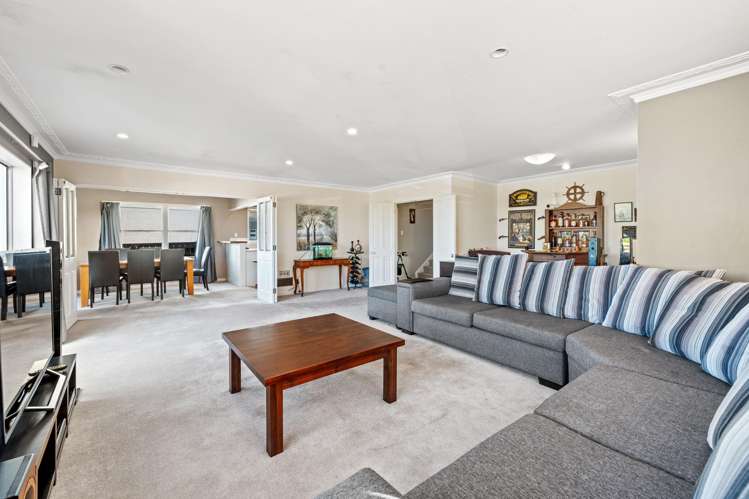 18 Paisley Street Mellons Bay_14