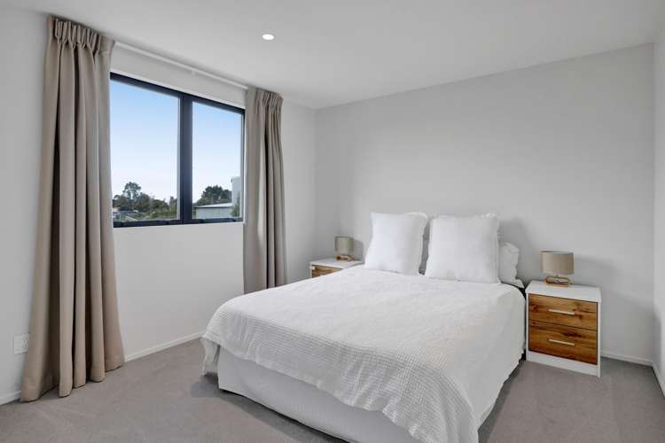 66 Flint Road West Stratford_18