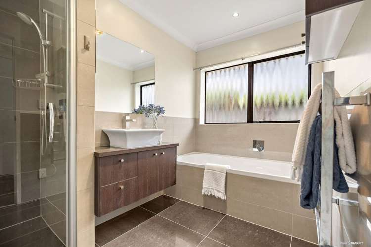 32 Lexington Drive Botany Downs_10