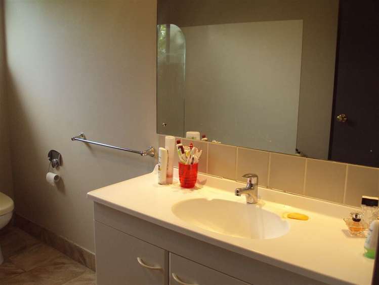 28 Russell Heights Russell_20