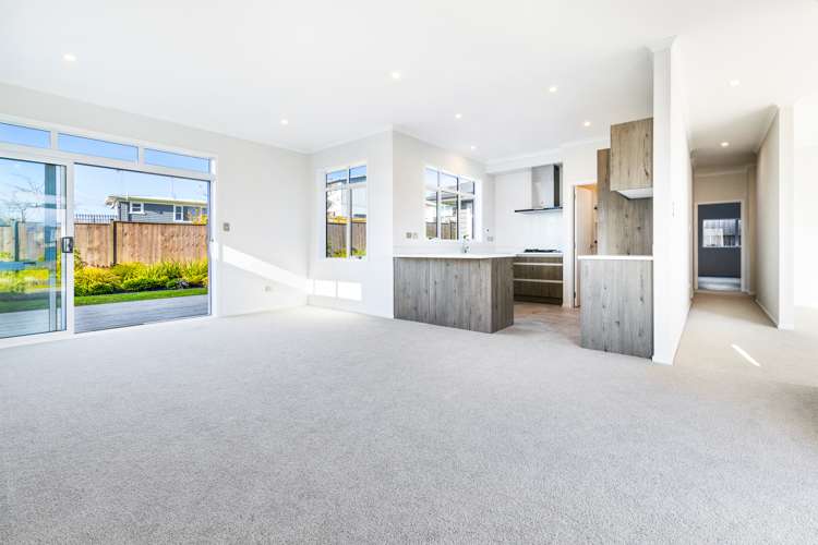 13 Couldrey Crescent Red Beach_12