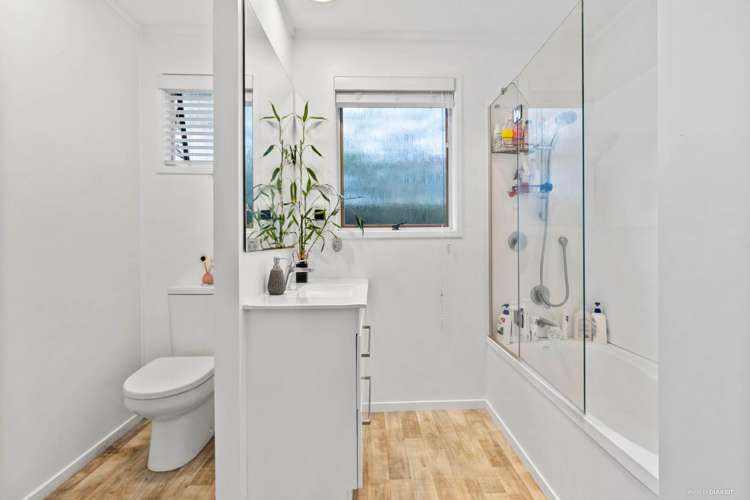 2 Surman Place Glen Eden_11