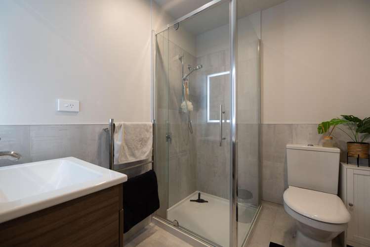 1&1A/16 Mountain Ash Drive Frankton_14