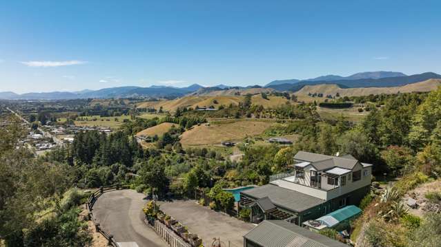 3+ha Lifestyle Property - 80sqm Garage + Pool!