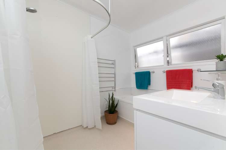 71 Glengarry Road Glen Eden_9